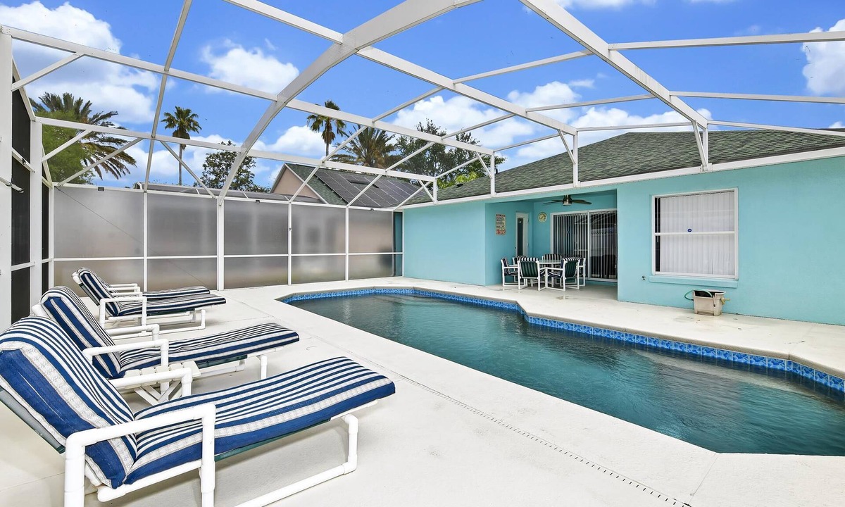 Loughman Villa | Large Home With Private South Facing Pool- 20 Mins from Disney & Universal