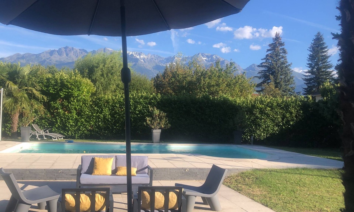 Crolles Villa | Large house 9P + C 200m² with individual swimming pool, beautiful view of mountains