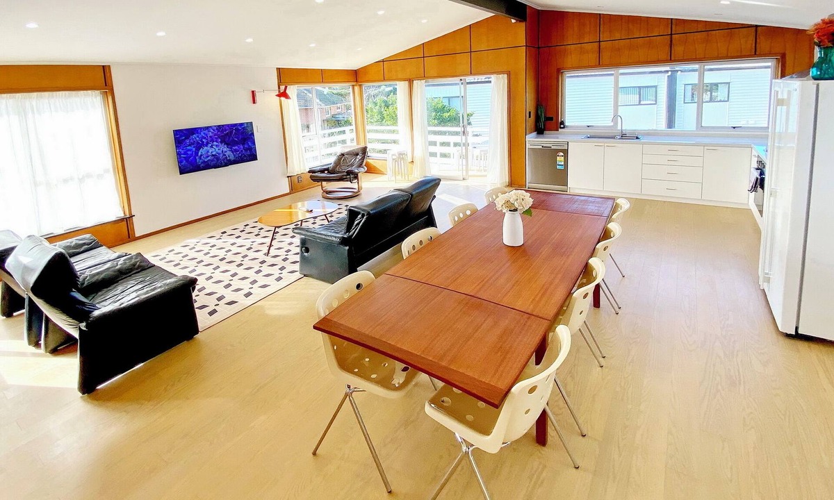 Otahuhu House | Large House. Convenient Location.