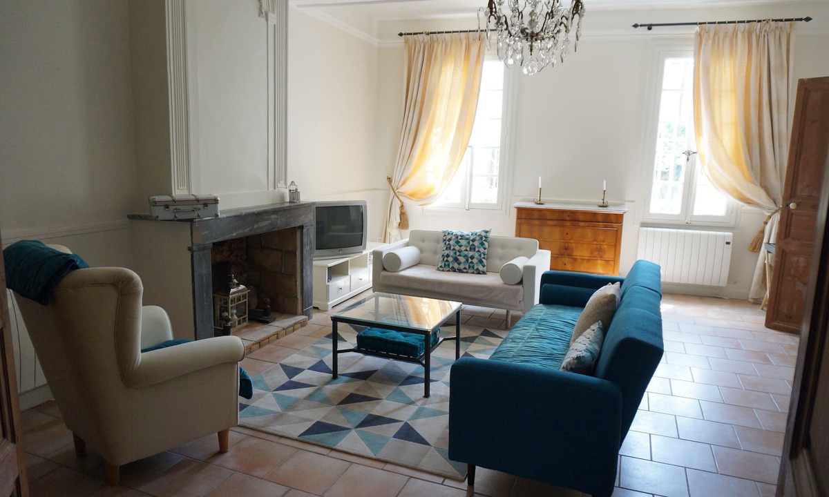 Adissan House | Large house for families or friends near Pézénas