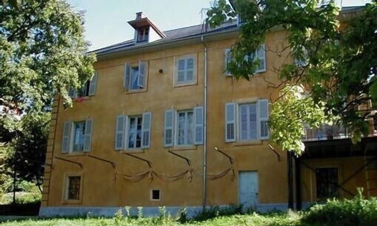 Chambery House | Large house from Savoy in a magnificent park between lake and mountains