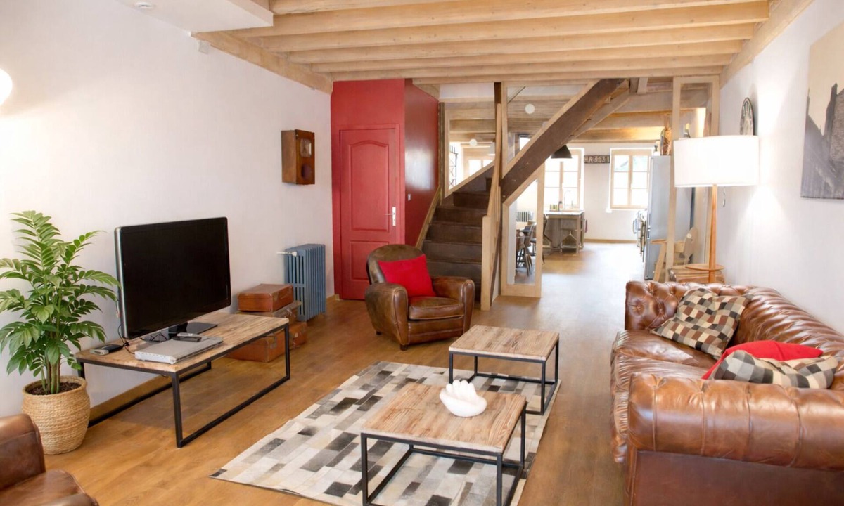 Tournus House | Large house historic center Tournus - Walled garden - 12 people - Near A6