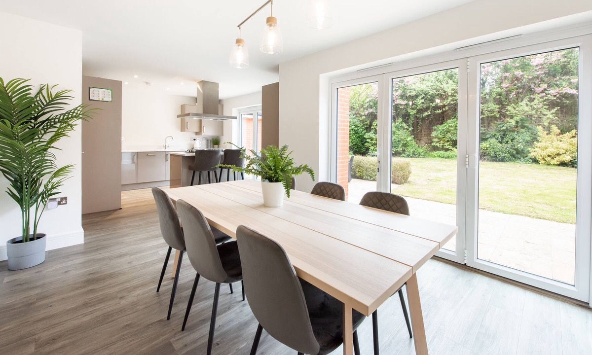 Chelmsford House | Large House in Chelmsford