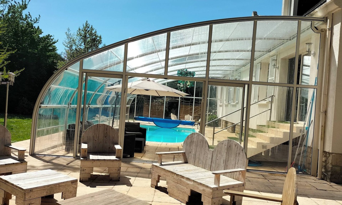 Valognes House | Large house in Normandy with heated swimming pool and games room.