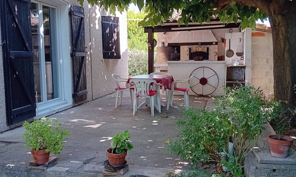 Entressen Villa | Large house in Provence village of Entressen with enclosed garden planted with trees, quiet location