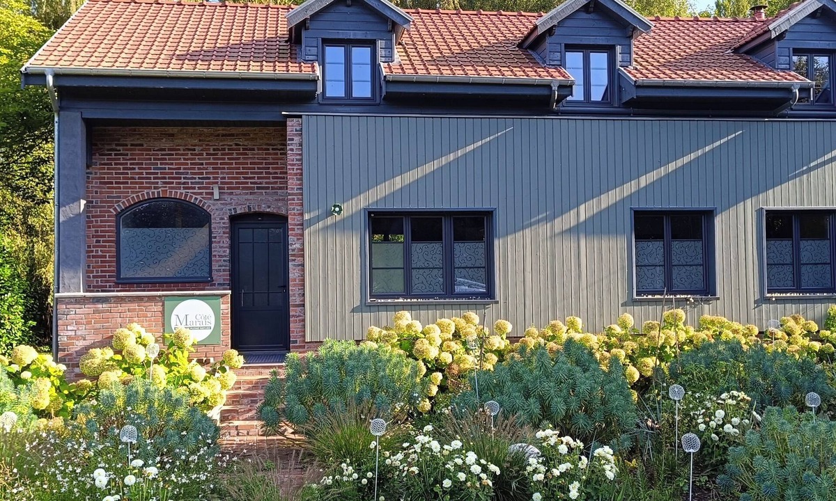 Amiens House | Large house in the heart of the Hortillonnages