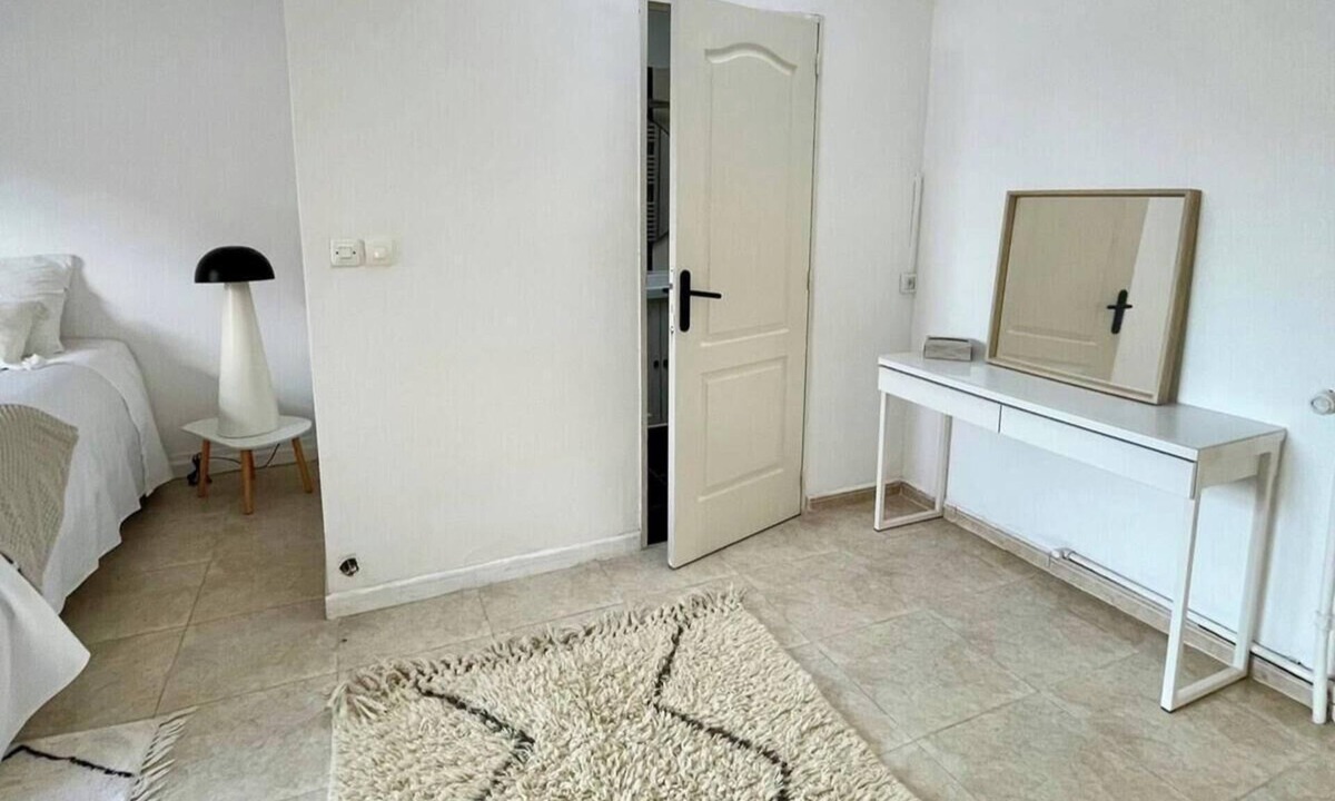 Lille Sud House | Large house near center of Lille, Lesquin airport, CHR.