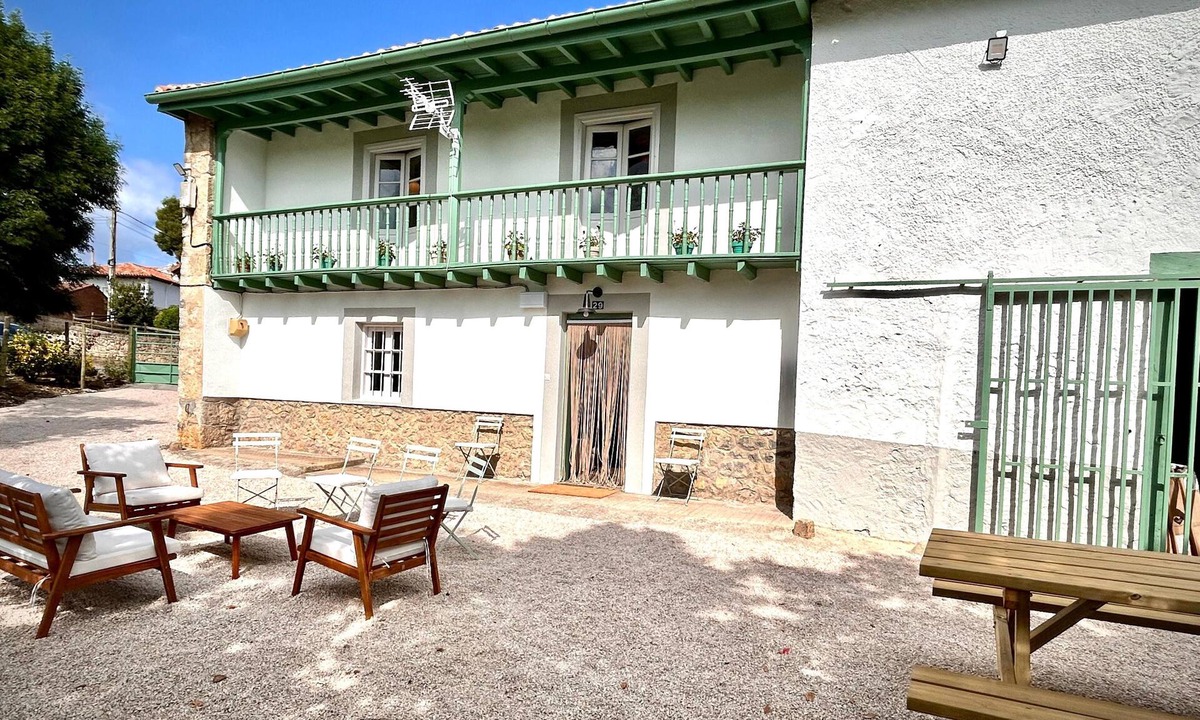 San Vicente de la Barquera Cottage | Large house near the beach of Gerra