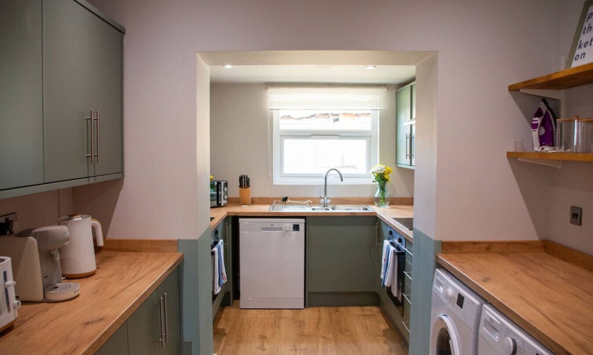 Spetchley House | Large House | Racecourse & City