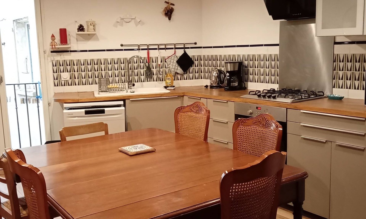 Paziols House | Large house sleeps 7. Pets welcome!