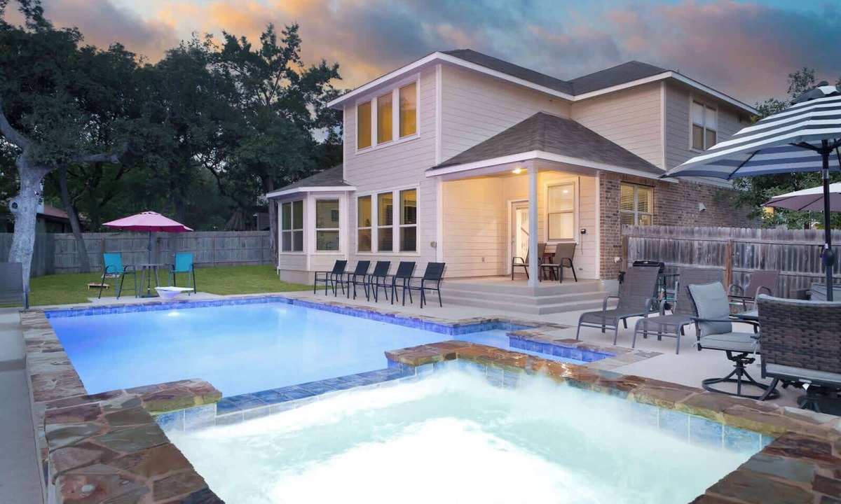 San Antonio House | Large House with Arcade, Billiards and a Pool!