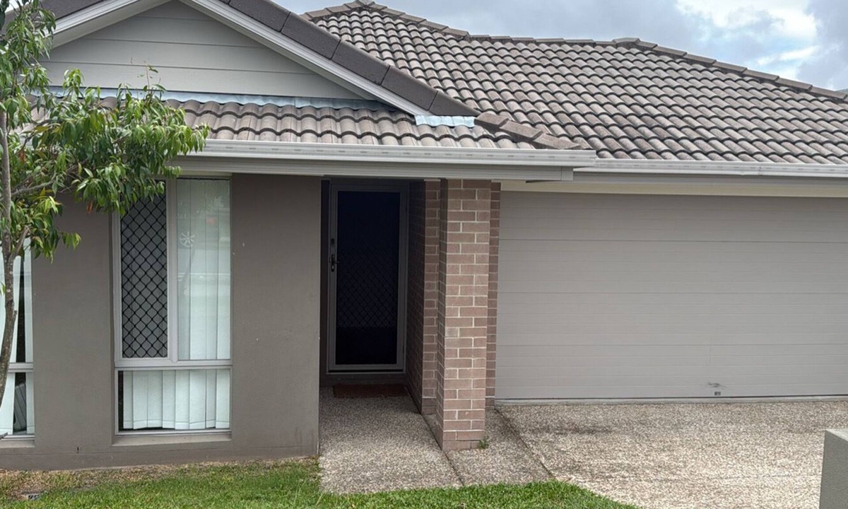 Pimpama House | Large house with big room looking for lodger