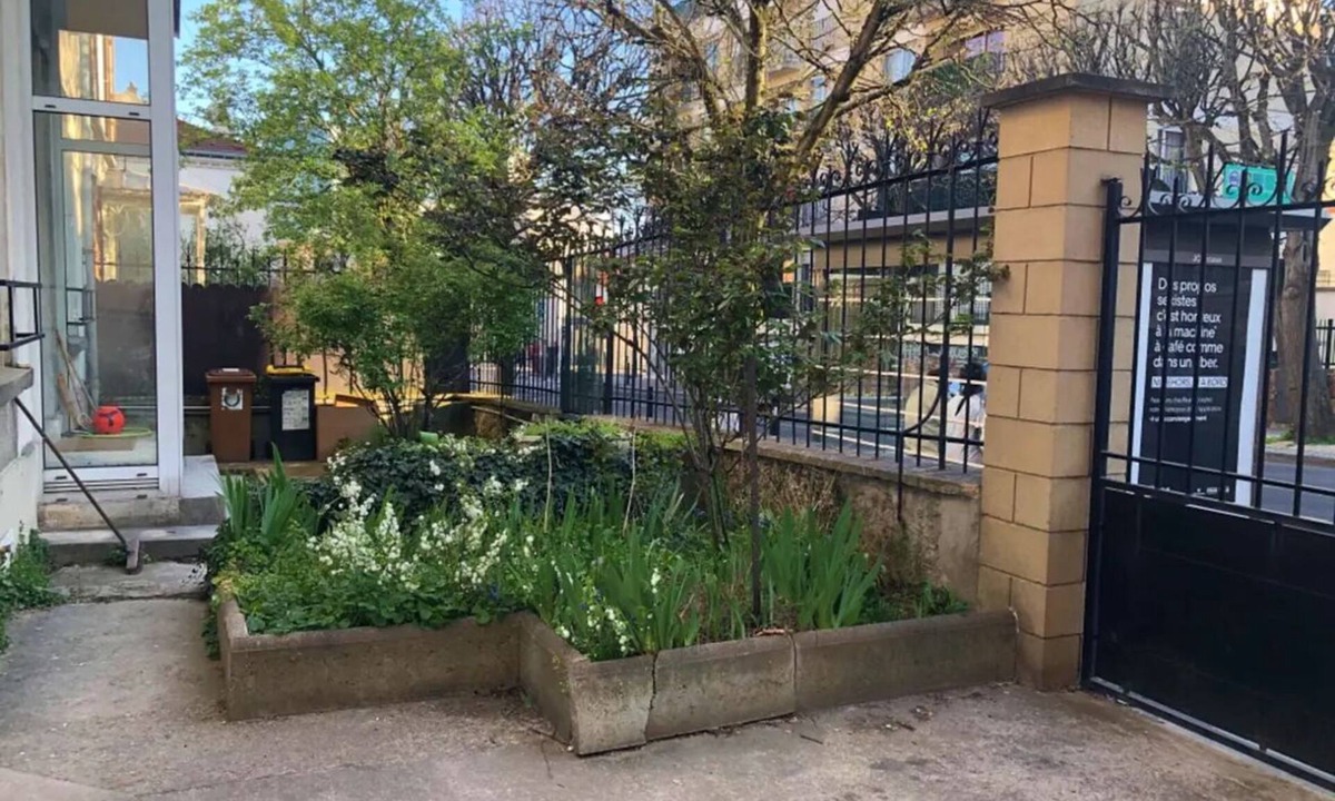 Montreuil House | Large house with parking and garden at the foot of the metro, ideal for two families
