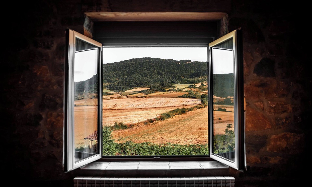 Valle de Arana House | Large house with swimming pool and barbecue in the mountains, dogs allowed.
