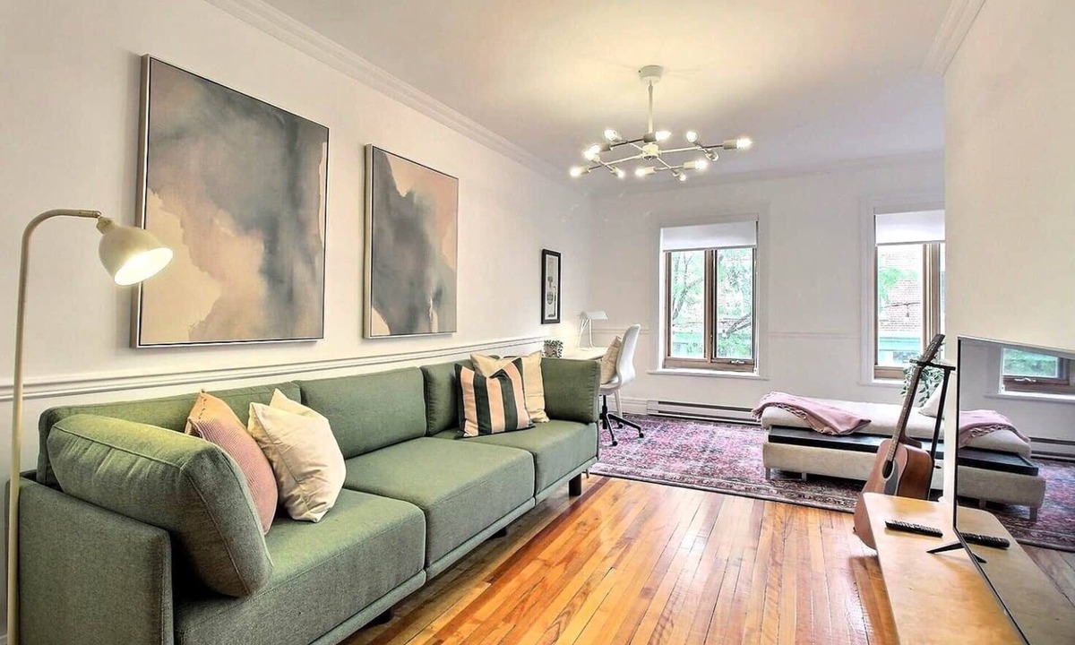 Haute-Ville Apartment | Large kitchen & 2 cozy bedrooms above a cafe