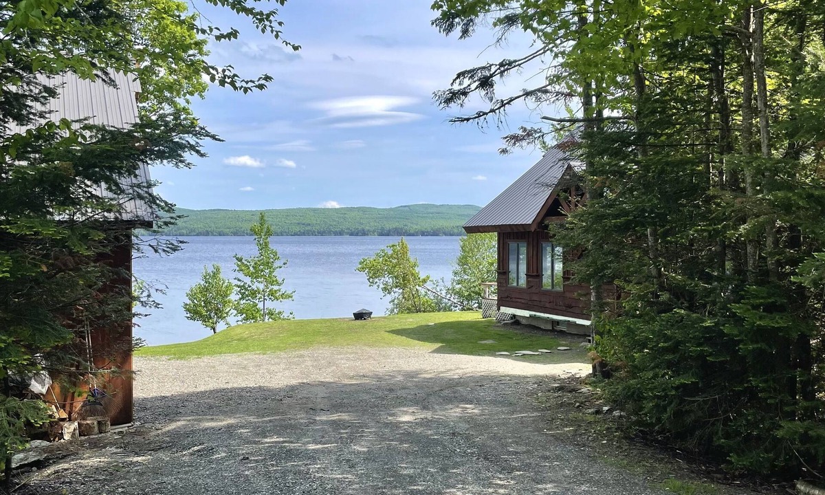 Pittsburg Cabin | Large lake front cabin with mountain views!