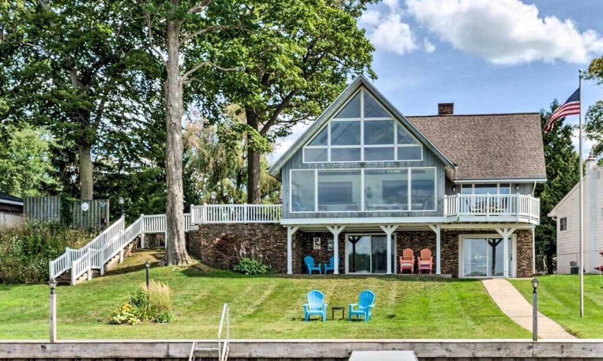 Paw Paw House | Large Lake House: Expansive View
