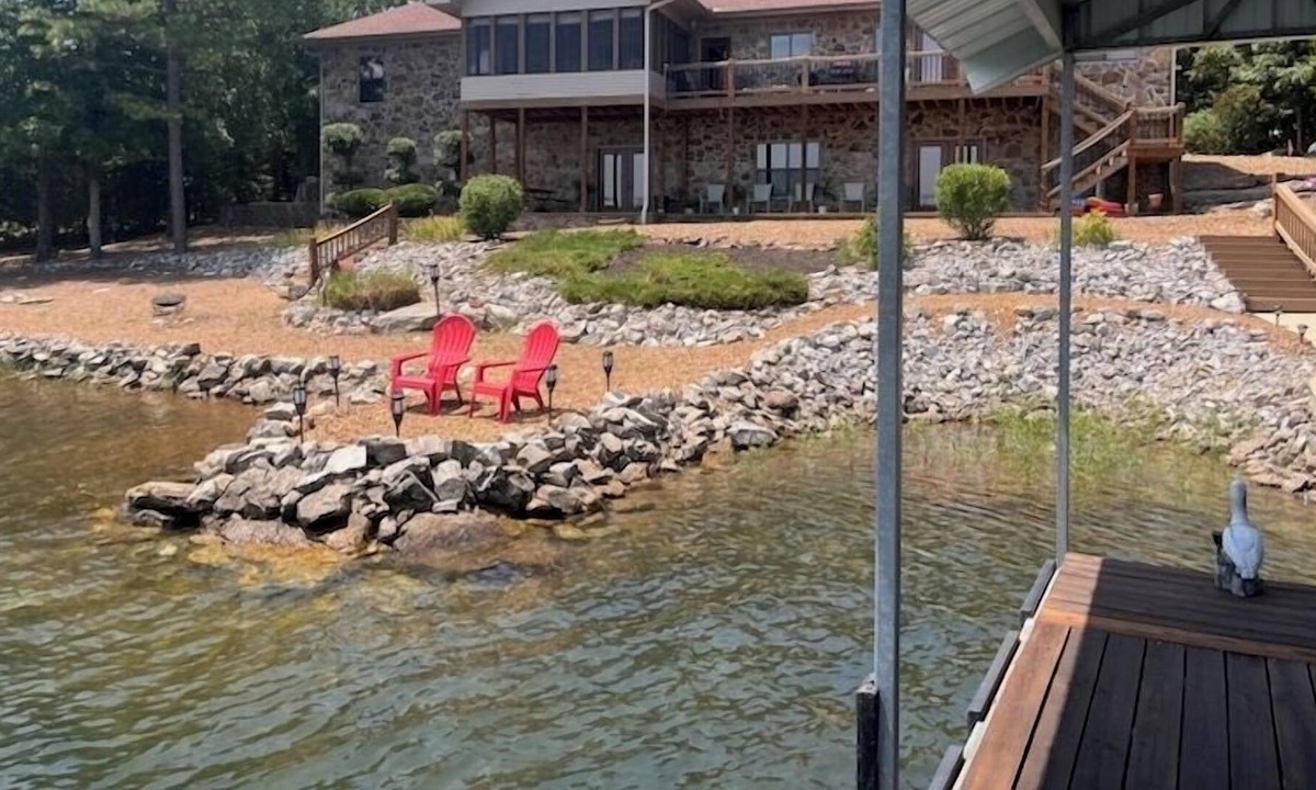 Horseshoe Bend House | Large lakefront home on beautiful Crown Lake! Spacious 3300 square feet!