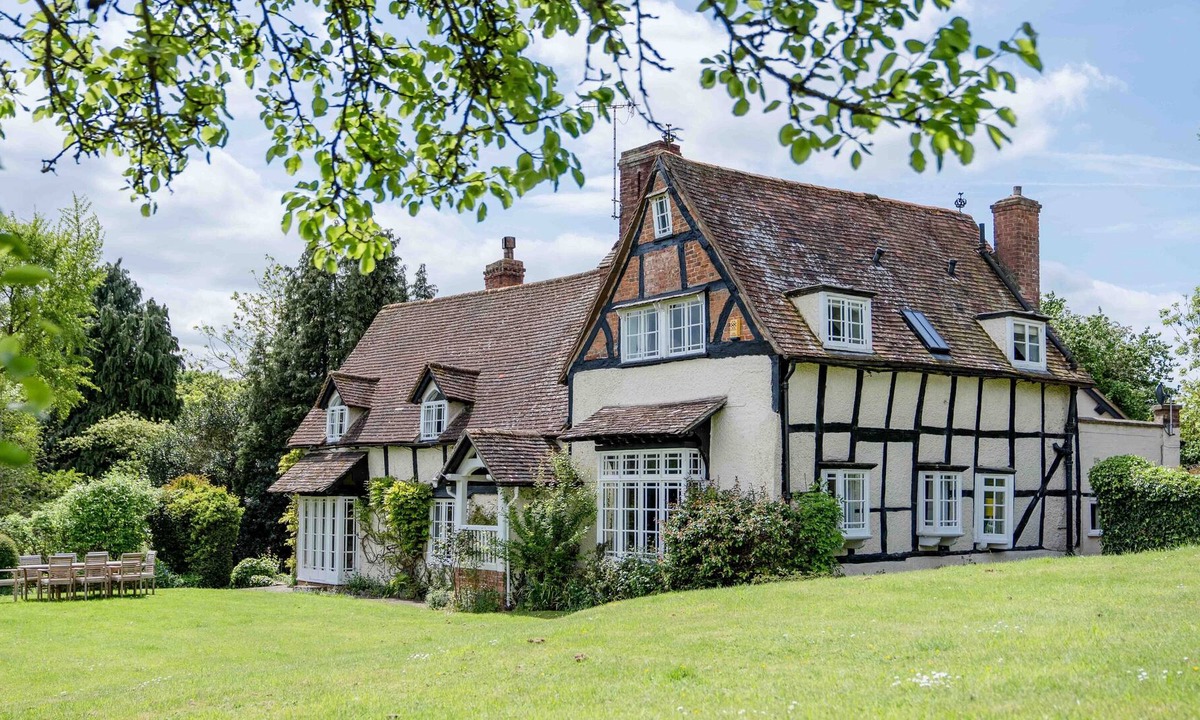 Evesham House | Large Listed Riverside Jacobean House