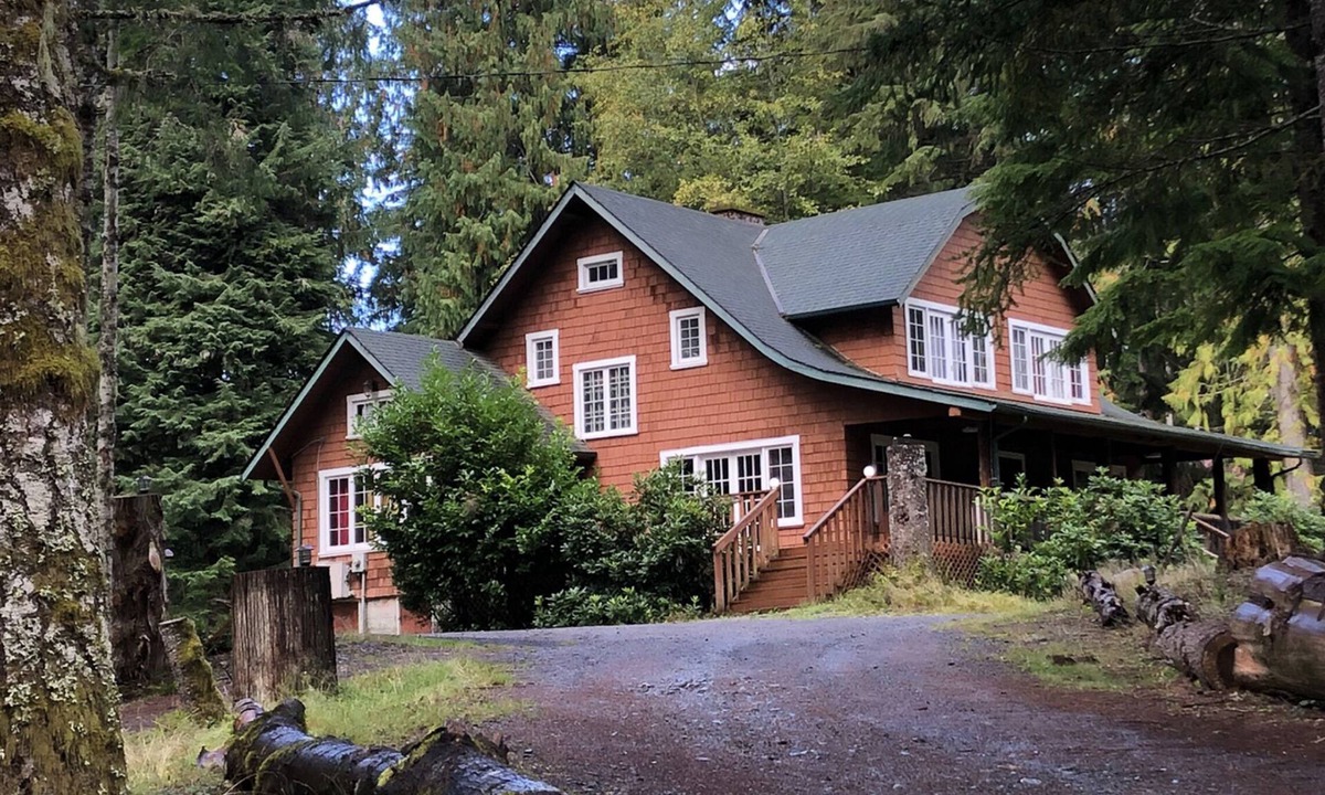 Ashford Cabin | Large Lodge Near Nisqually Entrance, Sleeps 18