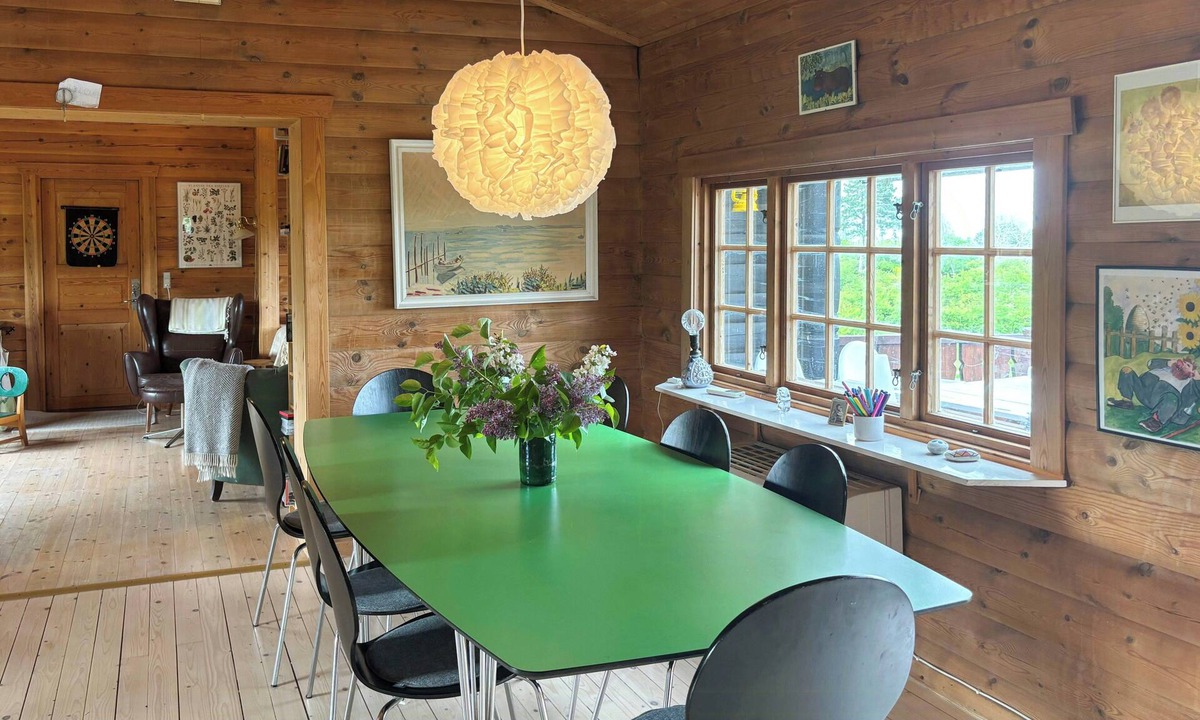 Klint House | Large log house with sea views in Klint Hills