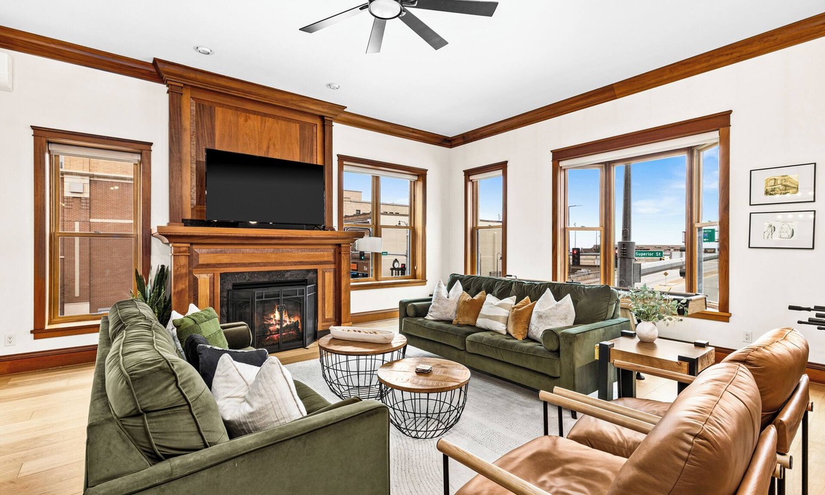 Downtown - Waterfront Condo | Large Lux Condo, Private, Lakeview, Canal Park, Game Tables, Sleeps 8
