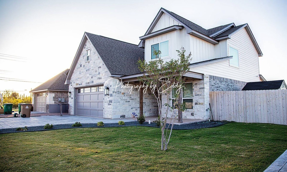 San Angelo House | Large & Luxurious in Bentwood Country Club near Lake Nasworthy. 4 bdrm/2.5 bath