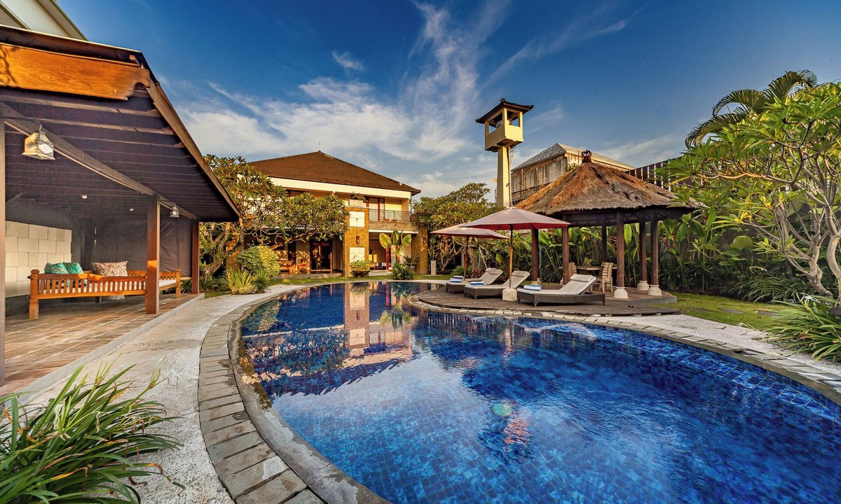 Kerobokan Villa | Large Luxury 5Br Pool Villa with Free Breakfast in Kuta!