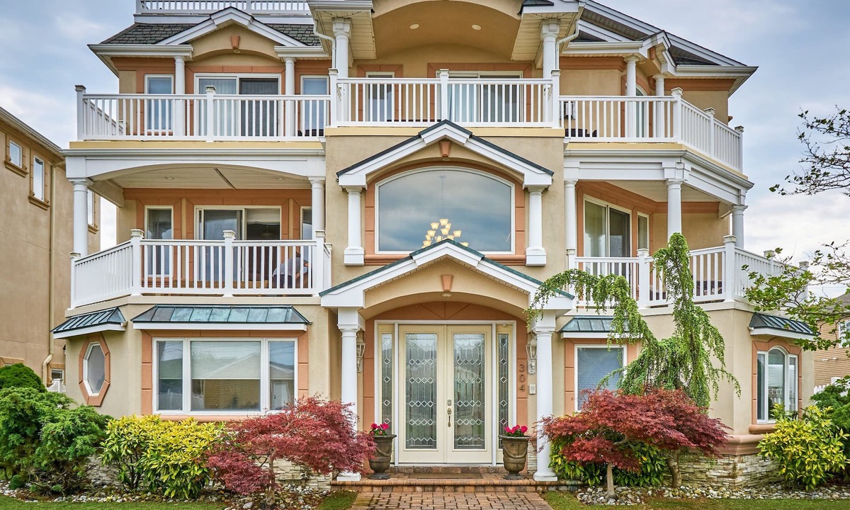 A-Zone House | Large Luxury Beach Home-8 Bedrooms, 8 Full Baths, Pool, Elevator & Rooftop Deck!