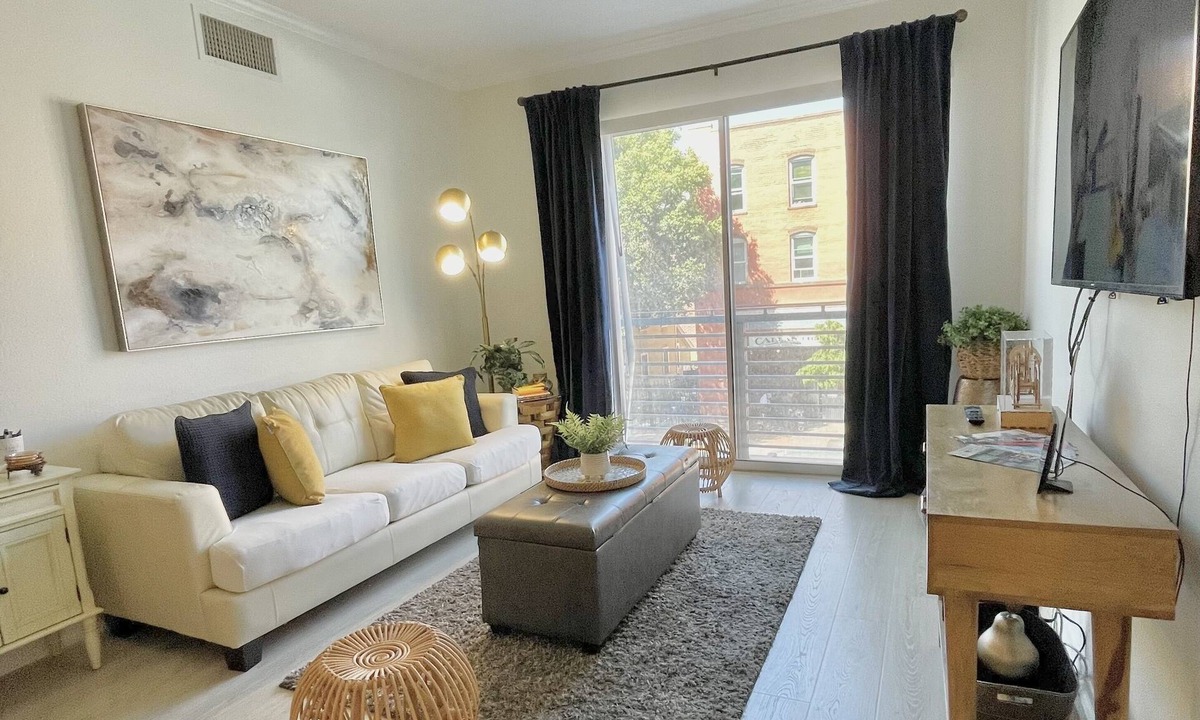 Pacific Terrace Condo | Large Luxury Gaslamp Condo: Pool, In-Unit Laundry & Parking