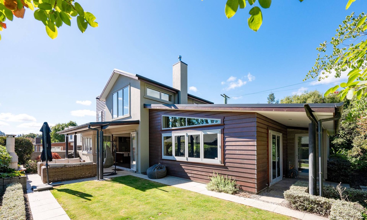 Wanaka House | Large Luxury Lakefront Home.