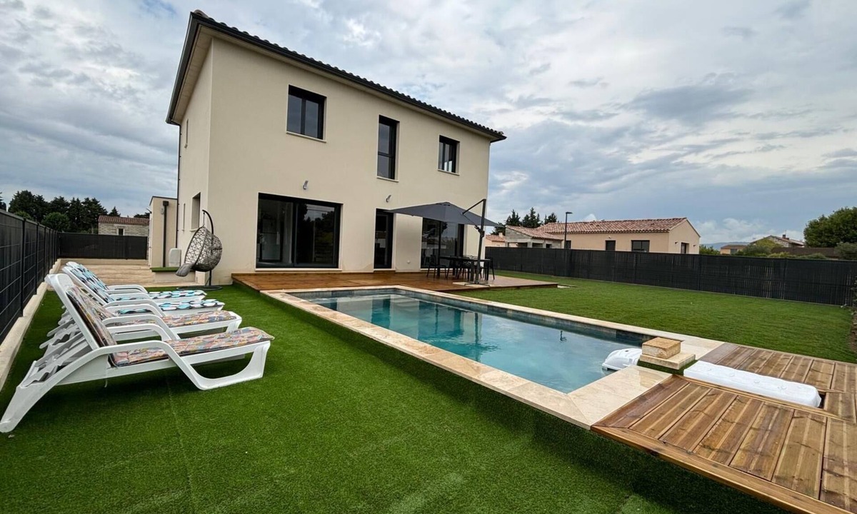Violes Villa | Large luxury villa with swimming pool