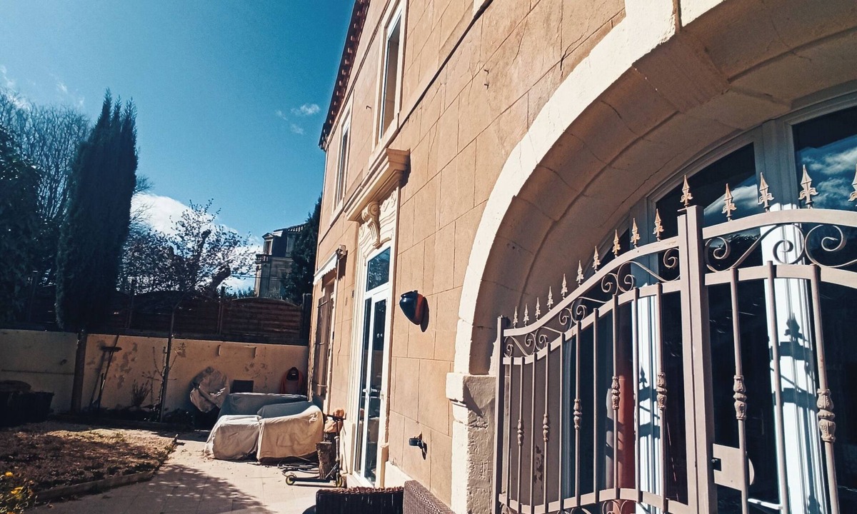 Cuxac-dʼAude House | Large mansion. Exposed beams. Pets welcome!