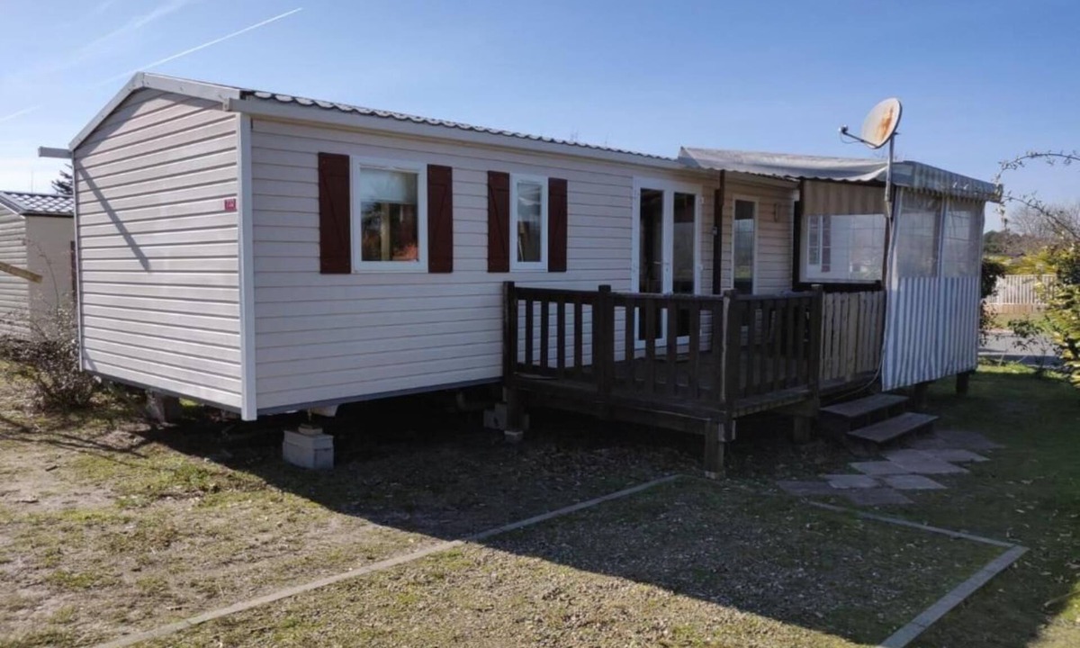 Gastes House | Large mobile homes sleeping 8 with air conditioning in a holiday village