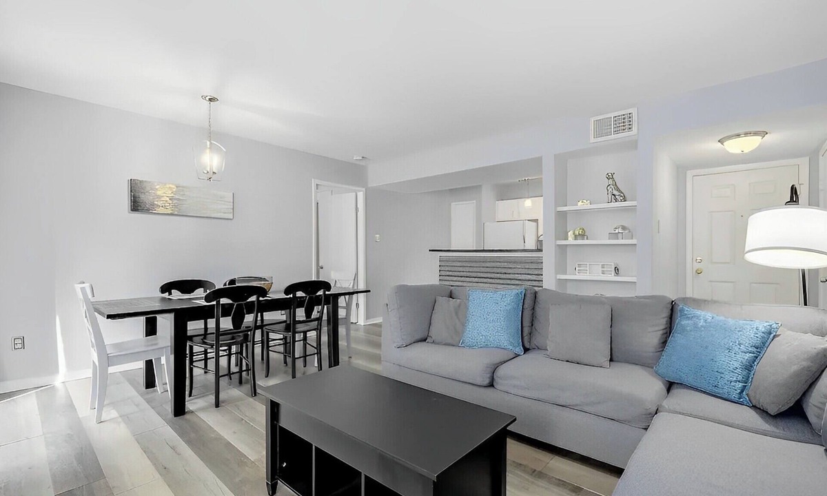 Parker Lane Condo | Large Modern 2 Bed/2 Bath -7 min DT in Central ATX