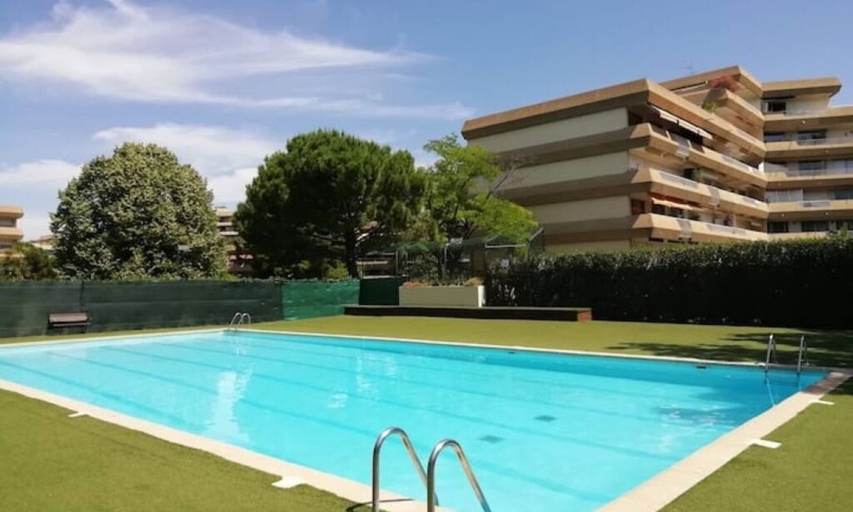 Estanove Apartment | Large, modern, air-conditioned T2