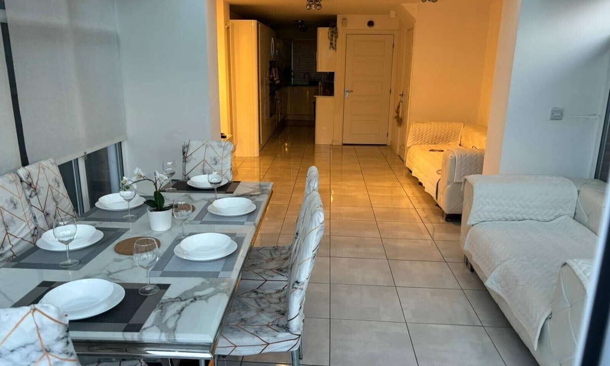 Stone House | Large Modern House Ideal for Work Stays & Groups