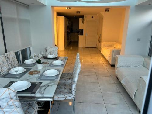 Stone House | Large Modern House Ideal for Work Stays & Groups