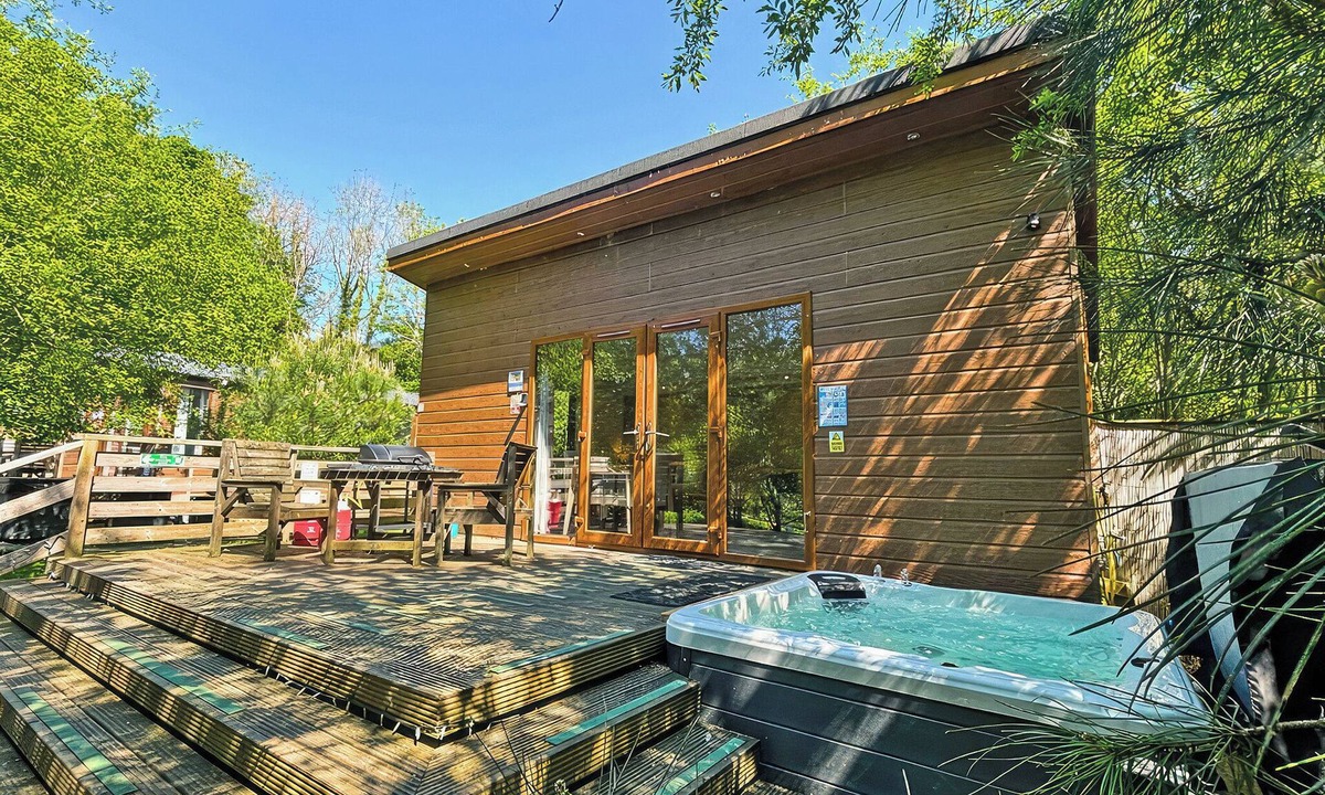 Caerwys Ski Chalet | Large modern studio lodge with one double.