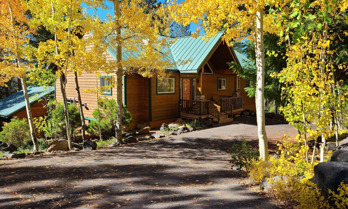 Crescent Cabin | Large Mountain Home Near Crescent, Odell & Crater Lakes. Family Reunion Home!