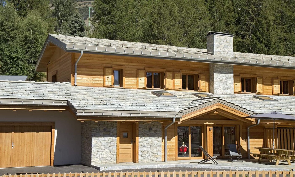 Mont-de-Lans Ski Chalet | Large new chalet in the center of Deux Alpes - indoor pool and sauna