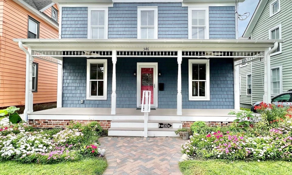 Cape Charles House | Large newly renovated Cape Victorian 5 blocks from the beach, sleeps 12