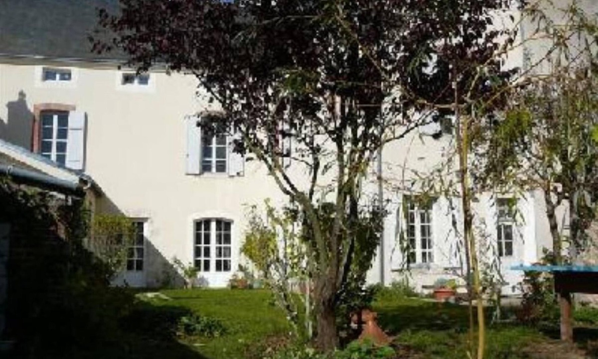 Briare House | Large old character house on the port, with garden, 1h40 from Paris