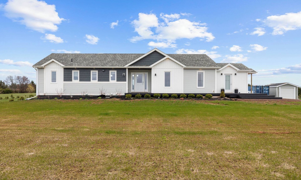 Kensington House | Large PEI Home with Bunk Room, Two Kitchens & Relaxing Outdoor Deck