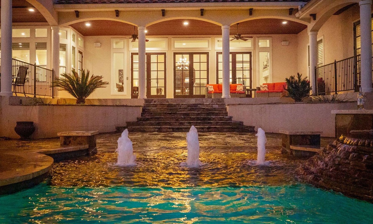 Wetmore House | Large pool+Hot Tub+ Perfect for Large Groups