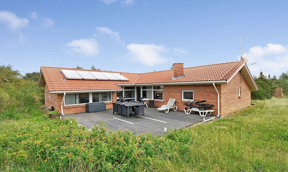 Lodbjerg Hede House | Large pool house with activity room in quiet Lodbjerg Hede near Søndervig