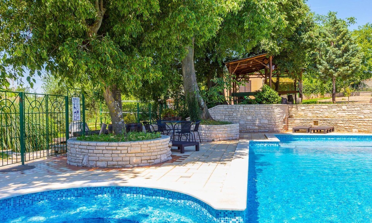 Valtura Apartment | Large pool, WiFi, observatory, volleyball court and table tennis