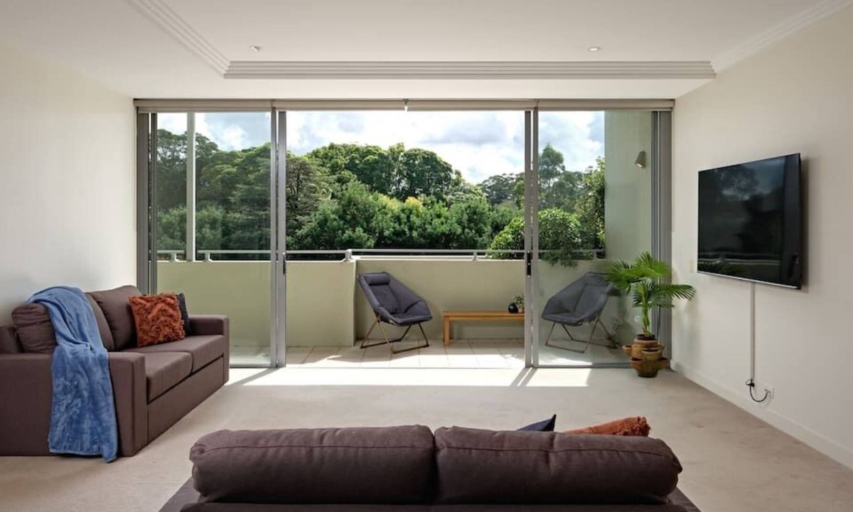 Warrawee Apartment | Large Premium 2 Bd Apt with Views | Balcony Dining
