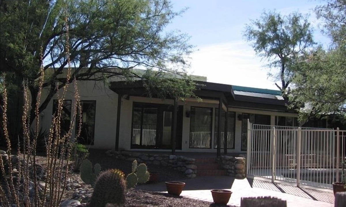 Tanque Verde House | Large, Private and Well Appointed