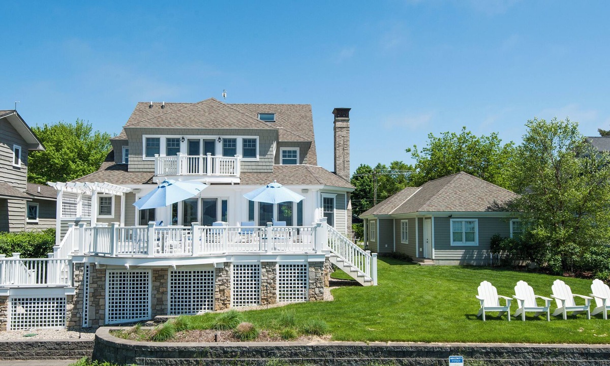 South Haven House | Large Private Beach on Coveted Golden Mile!